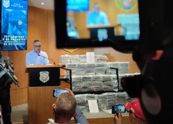 Decomisan 737 láminas y cinco paquete de presunta cocaína en Santiago