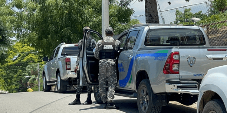 Policía Nacional apresa seis personas en flagrante delito y orden de arresto