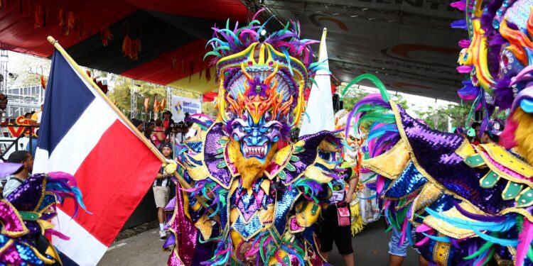 Colorido y alegría marcan inicio de carnavales en distintos puntos del país