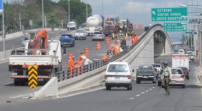 Obras Públicas cierra desde este martes y hasta el sábado pasos a desnivel y puentes elevados