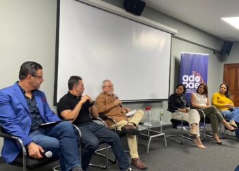 Alerta en foro de ADOPAE sobre planes para eliminar las leyes de cine y mecenazgo