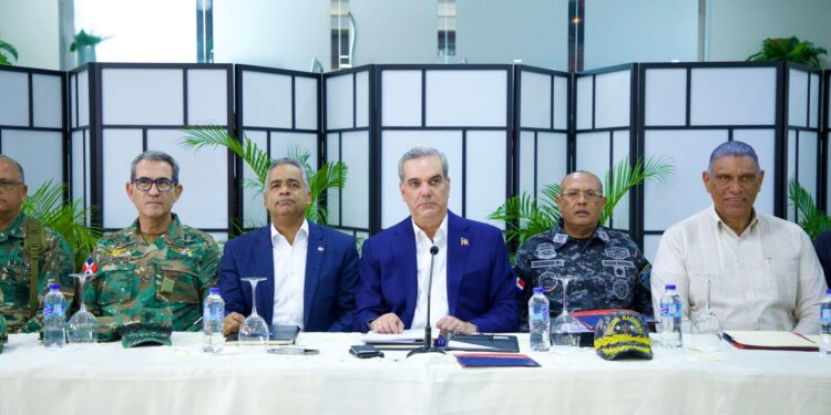Presidente Abinader lidera reunión para fortalecer la seguridad ciudadana