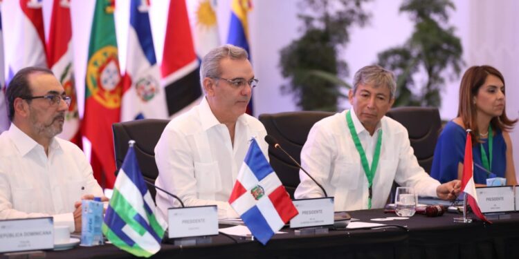 Presidente Abinader destaca sociedad entre RD y CAF facilitará crecimiento económico