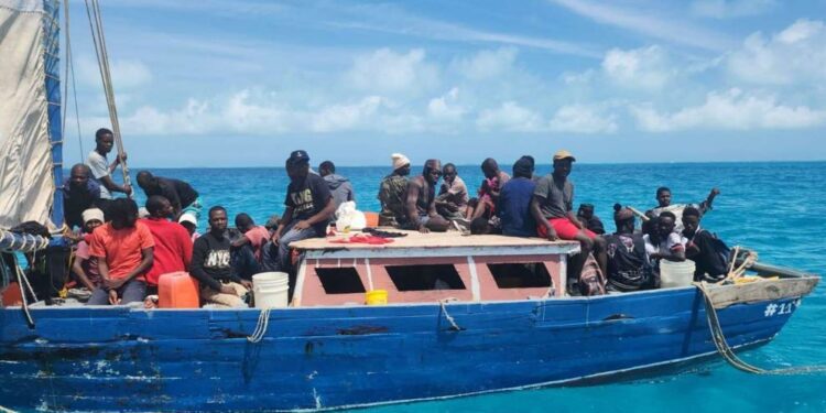 Cincuenta inmigrantes haitianos capturados en operativo en Las Bahamas