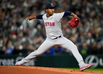 Dominicanos sobresalen en apertura de Grandes Ligas