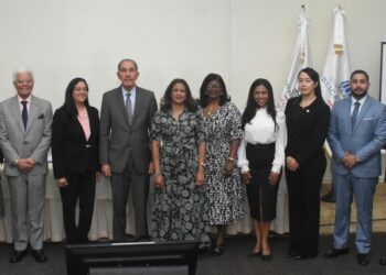 RD gradúa estudiantes ecuatorianos del programa Inglés de Inmersión 