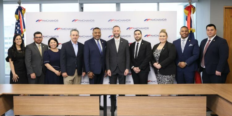 Oficiales de Aduanas de EE.UU. entrevistan en RD a solicitantes del programa Global Entry