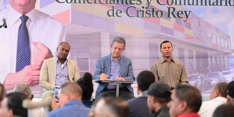Leonel profundiza en crisis dominicana a través de conversatorios populares