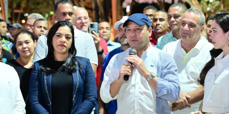 Abel Martínez entrega Parque Metropolitano en Los Jardines en Santiago