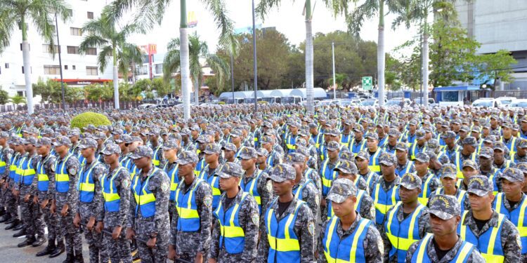 Miles de agentes vigilarán vías, parques, plazas y playas durante Semana Santa 2024