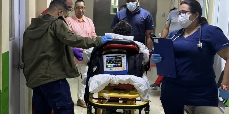 Trasladan a Boston adolescente sufrió quemaduras en carnaval de Salcedo