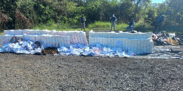 Incineran 2 toneladas de drogas y 54 millones de unidades de cigarrillos