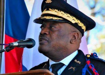 Atacan y queman residencia del jefe de la Policía de Haití