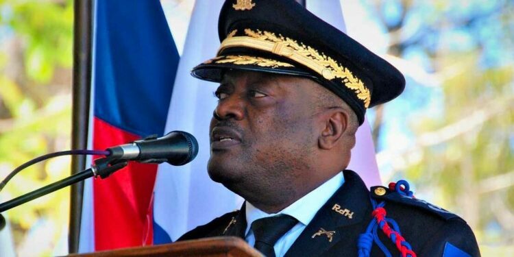 Atacan y queman residencia del jefe de la Policía de Haití