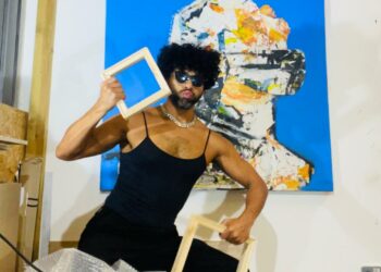 Una exposición que explora el retorno a casa a través del arte de Ricardo Suazo