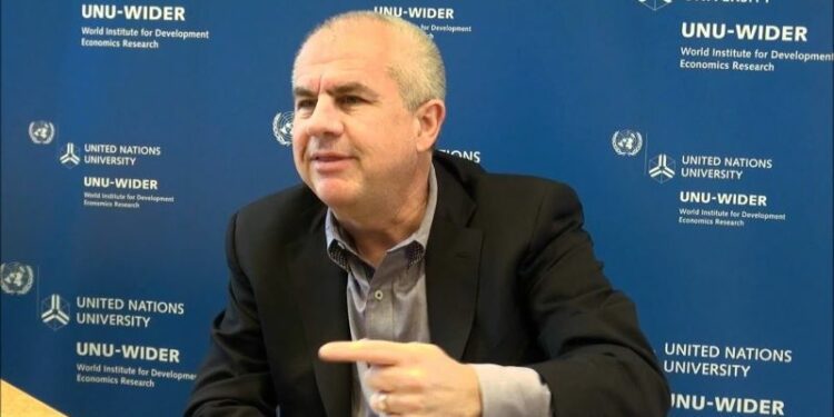 Experto de Oxford llama a replanteo educativo para transformar América Latina y el Caribe