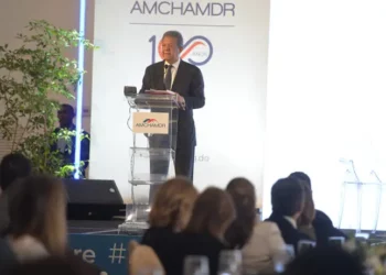 Leonel Fernández propone revolución fiscal sin nuevos impuestos