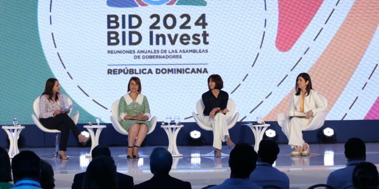 Banca privada inicia ejecución del WE Fi CODE para mujeres empresarias