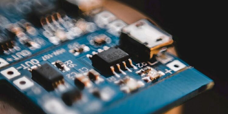 Anuncian cursos gratuitos de semiconductores para estudiantes dominicanos