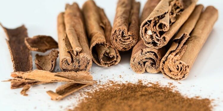 FDA alerta sobre consumo productos con canela