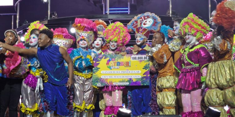 Nizao triunfa en el "Oh! Carnaval Bávaro, gran gala" 2024