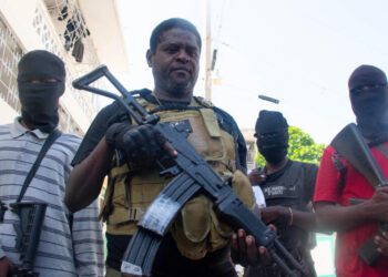 El líder de pandilla amenaza con "guerra civil" si el primer ministro haitiano no renuncia