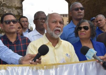 Presidente de la ADP lanza acusación al ministro Ángel Hernández 