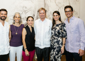 Raíces del Cielo: Un viaje artístico hacia la conexión celestial en Quinta Dominica