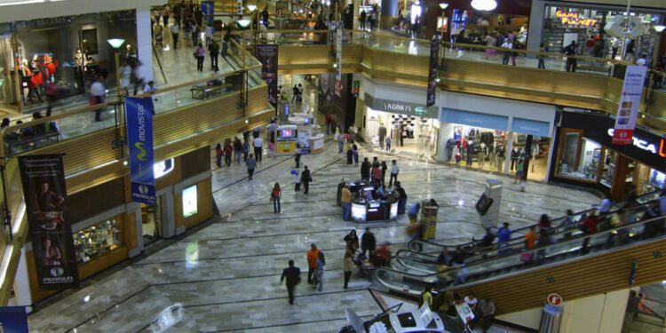 FMI mantiene baja previsión de crecimiento para América Latina forzada por Brasil y México