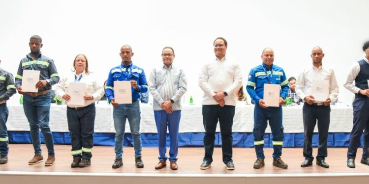 Superintendencia de Electricidad certifica a más de 200 técnicos electricistas