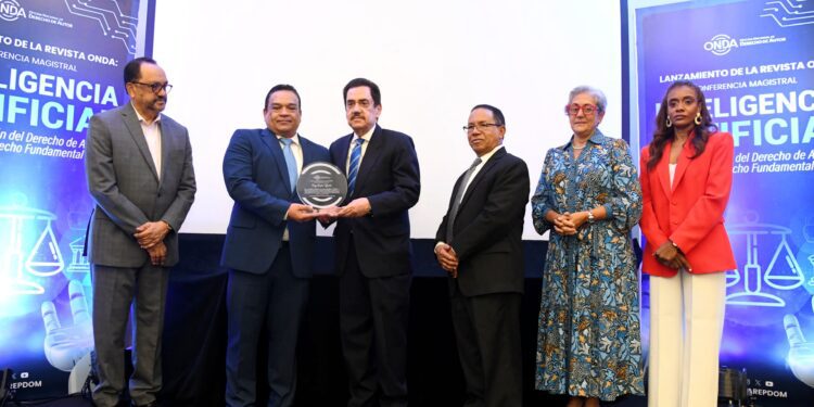 La ONDA celebra Día Mundial del Libro y el Derecho de Autor; reconoce a Army Ferreira y a poeta Tony Raful