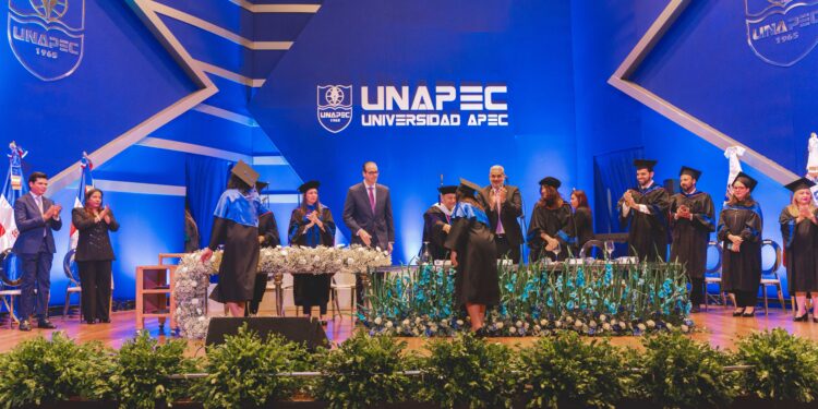 UNAPEC gradúa a 723 profesionales: Un compromiso con la excelencia y el desarrollo integral