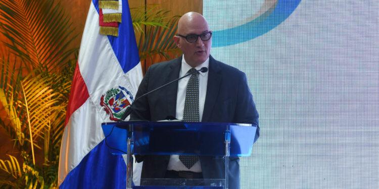 Gobierno presenta una iniciativa para generar empleo y reducir la pobreza en 