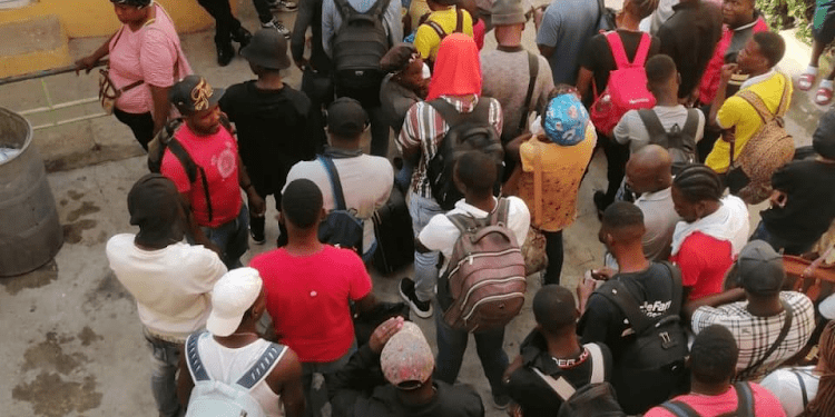 Detienen a 72 haitianos en hotel en Elias Piña utilizado como escondite por contrabandistas