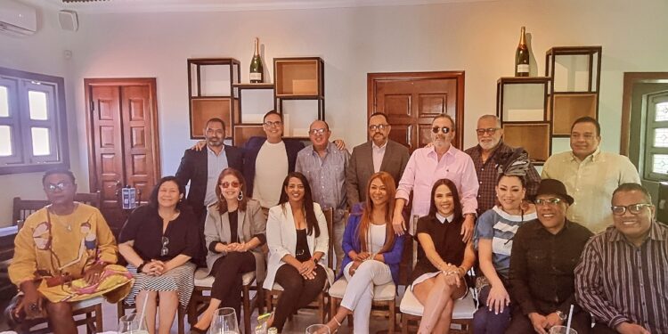 Artistas plantean necesidades de la industria creativa