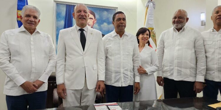 La Liga Municipal Dominicana refuerza su apoyo en la toma de posesión de ayuntamientos