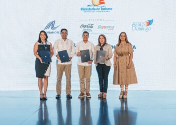 Entidades turísticas y medioambientales se comprometen a gestionar residuos sólidos