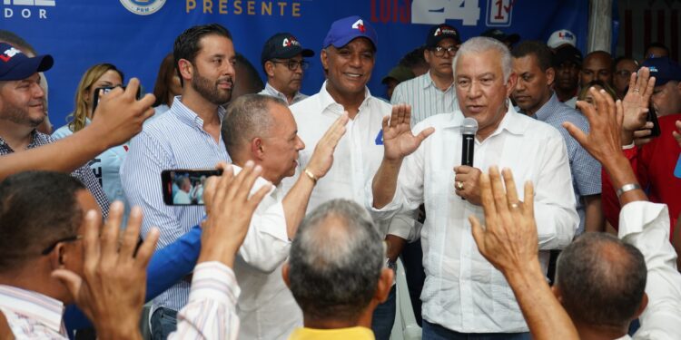 Remberto Cruz se incorpora al PRM en un acto multitudinario en Espaillat