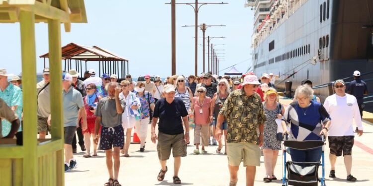 Llega segundo crucero a Cabo Rojo con cerca de 2,000 visitantes