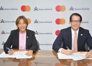 Banco Adopem y Mastercard presentan nueva tarjeta de débito