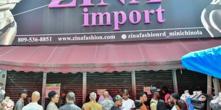 DGII y DGA cierran cinco empresas asiáticas por evadir 4 mil millones de pesos