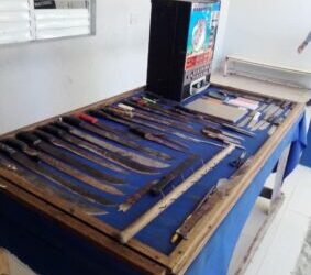 Allanamiento en Bahoruco: Arrestan individuo con 11 armas de fuego y equipos militares