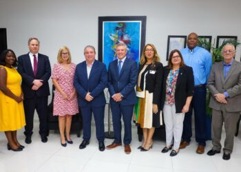 Héctor Porcella se reúne con ejecutivos de la aerolínea JetBlue