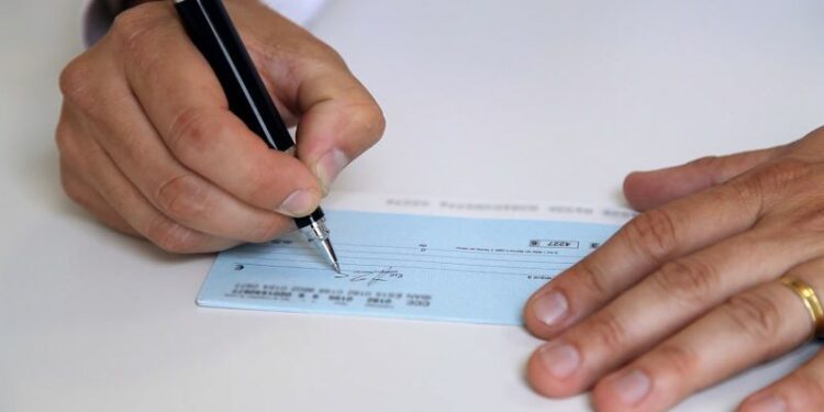 La digitalización redefine los métodos de pago en RD: Uso de cheque en declive