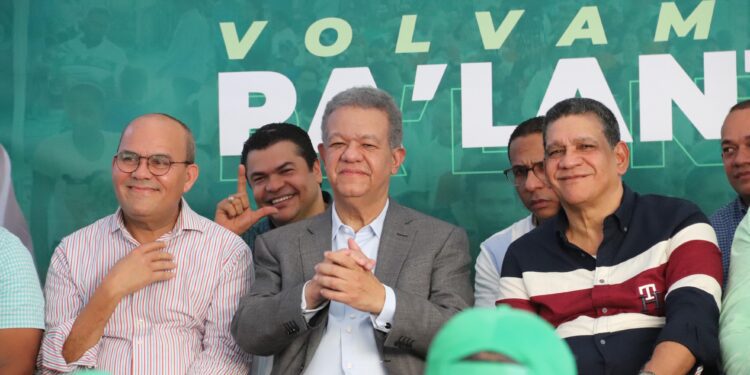 Leonel Fernández intensifica estrategia electoral con encuentros barriales