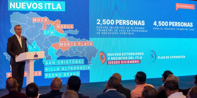 Abinader resalta avances en programas juveniles oficiales durante La Semanal