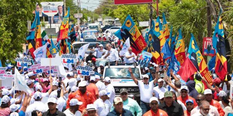 Abinader encabeza grandiosa marcha caravana en Esparanza, Valverde