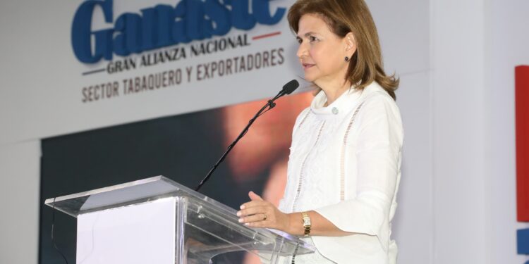 Tabaqueros y exportadores del país lanzan en Santiago apoyab reelección de Abinader