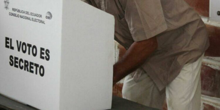 Primeros resultados de la consulta popular y referendo en Ecuador