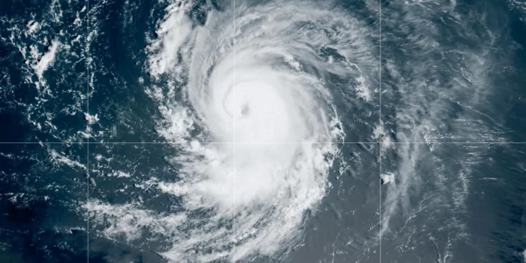 NOAA pronostica temporada de huracanes 2024 será más activa de lo normal